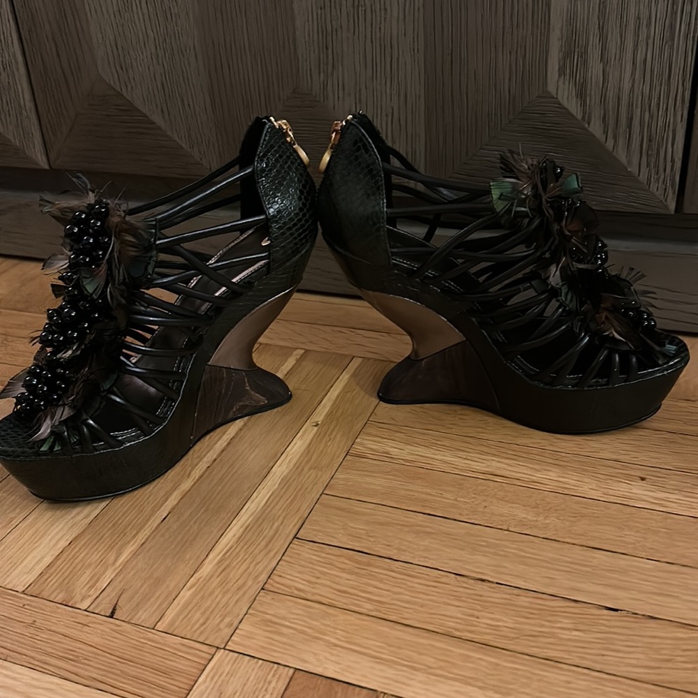 Leifstoddir dark green snakeskin embossed shoes with beading and feathers - Picture 6 of 8